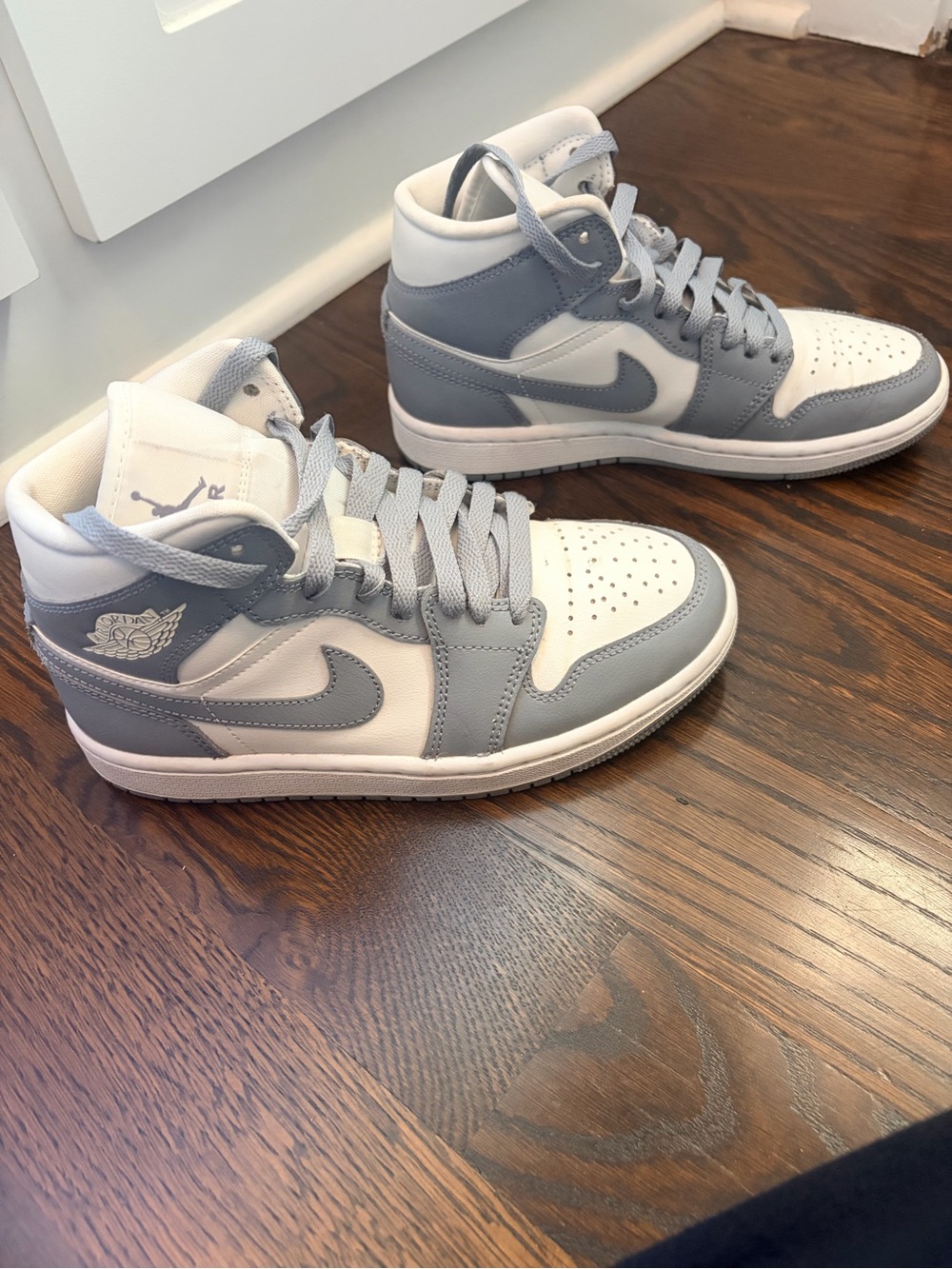 Jordan Air Jordan 1 Mid Men's Sneakers - White & Light Gray